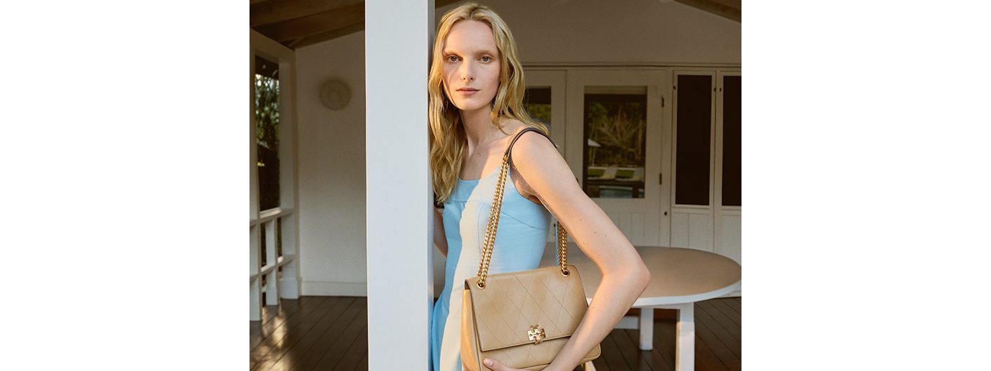 NEW_TB_SPF26_CAMPAIGN_CHARLIE_QUILTED_SHOULDER_SHOT_3_1628_1410x529_D_0626-1.jpg