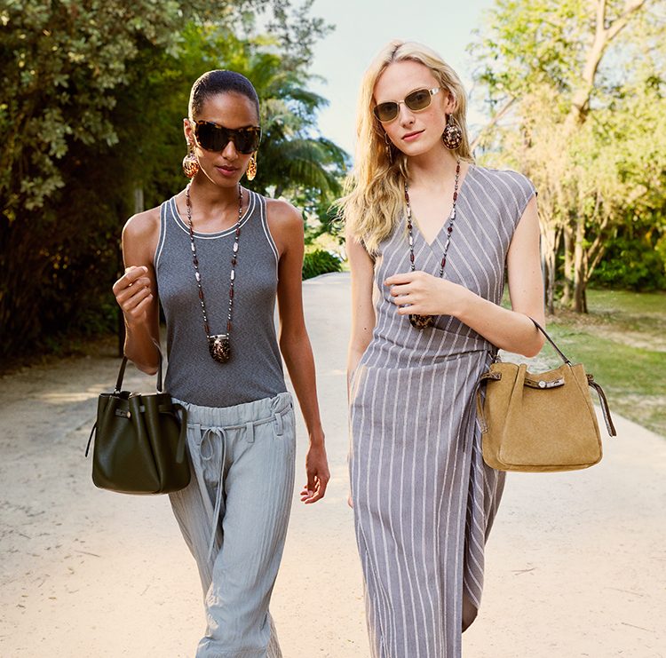 TB_SPF26_CAMPAIGN_ROMY_BUCKET_BAG_SHOT_6_1352_750x741_M_0726